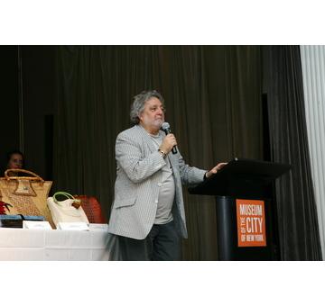 Carlos Falchi accepting his award as the Lifetime Achievement Recipient in independent Handbag Design